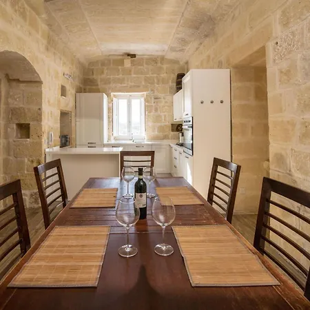 4 Bedroom With Private Pool In Island Of Gozo * ガルブ